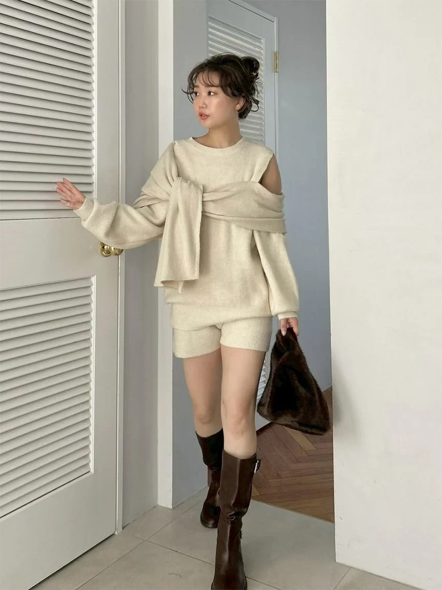 Deformation knit pullover - Image 10