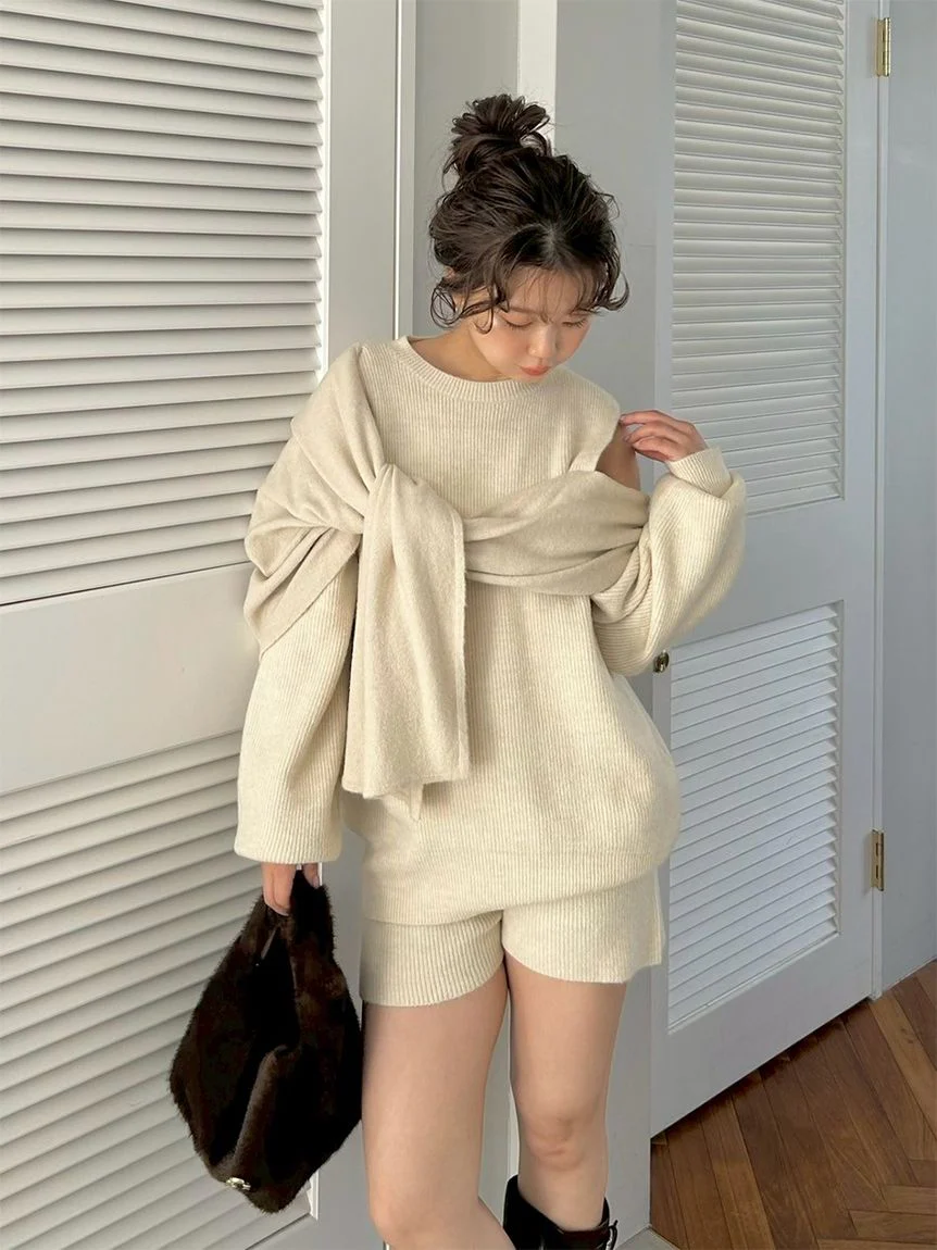 Deformation knit pullover - Image 11