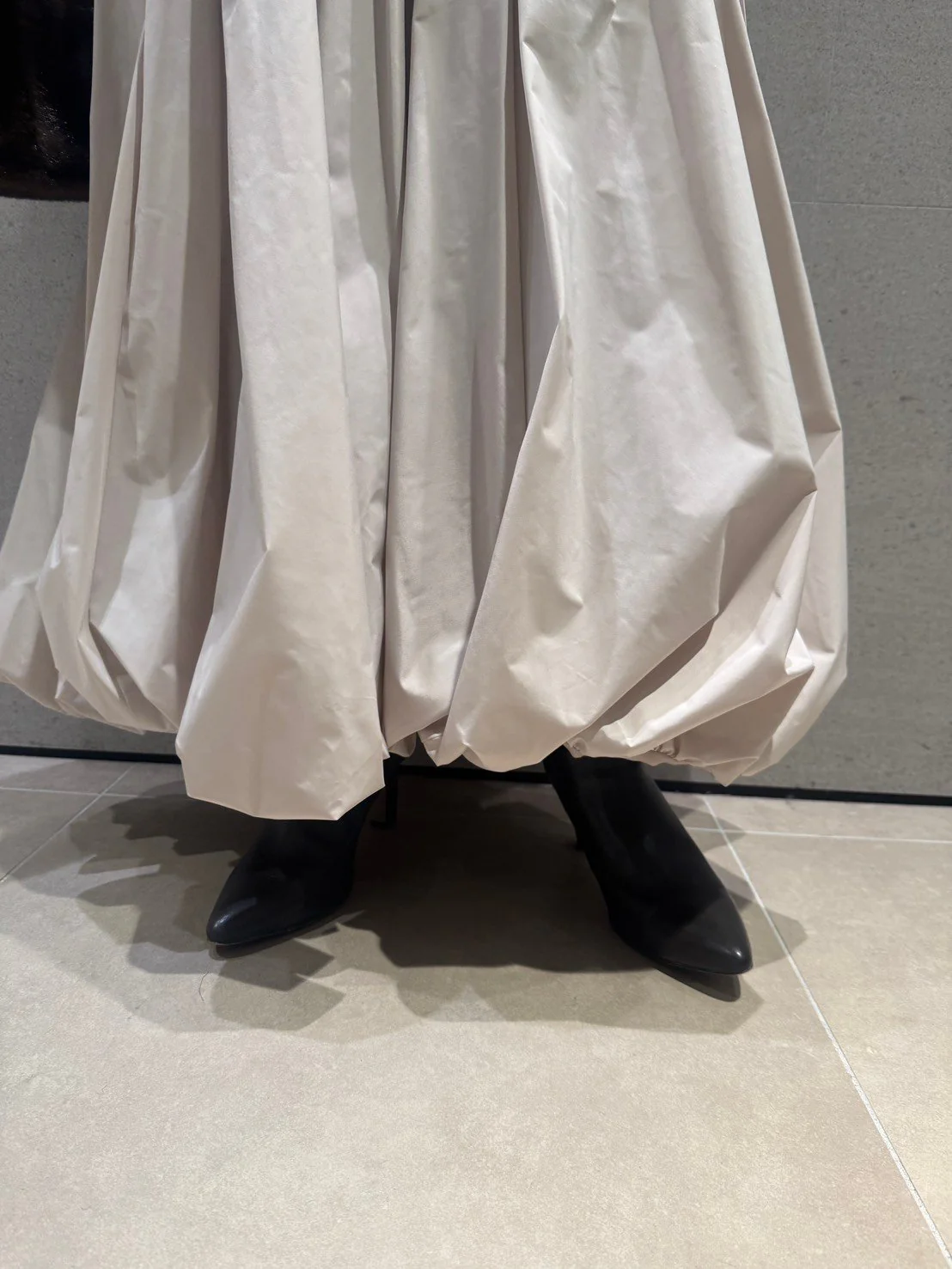 Elastic Waist Balloon Skirt - Image 11