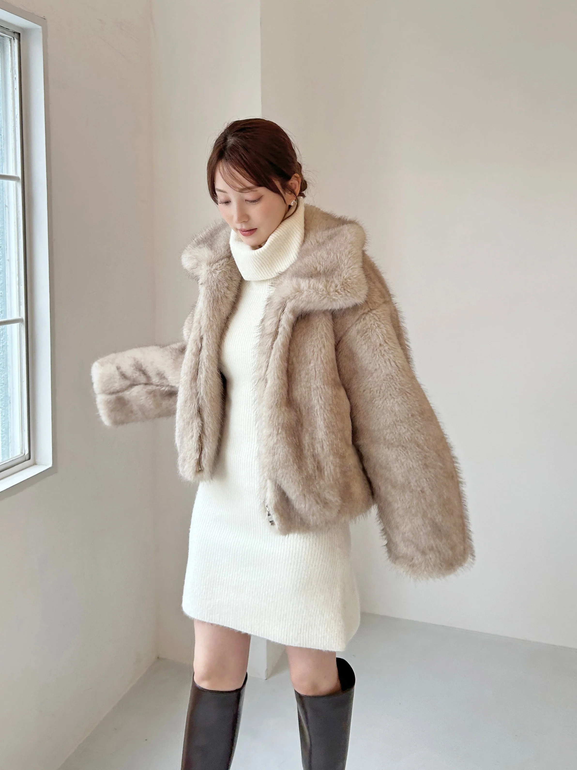 Faux Fur Short Coat - Image 10