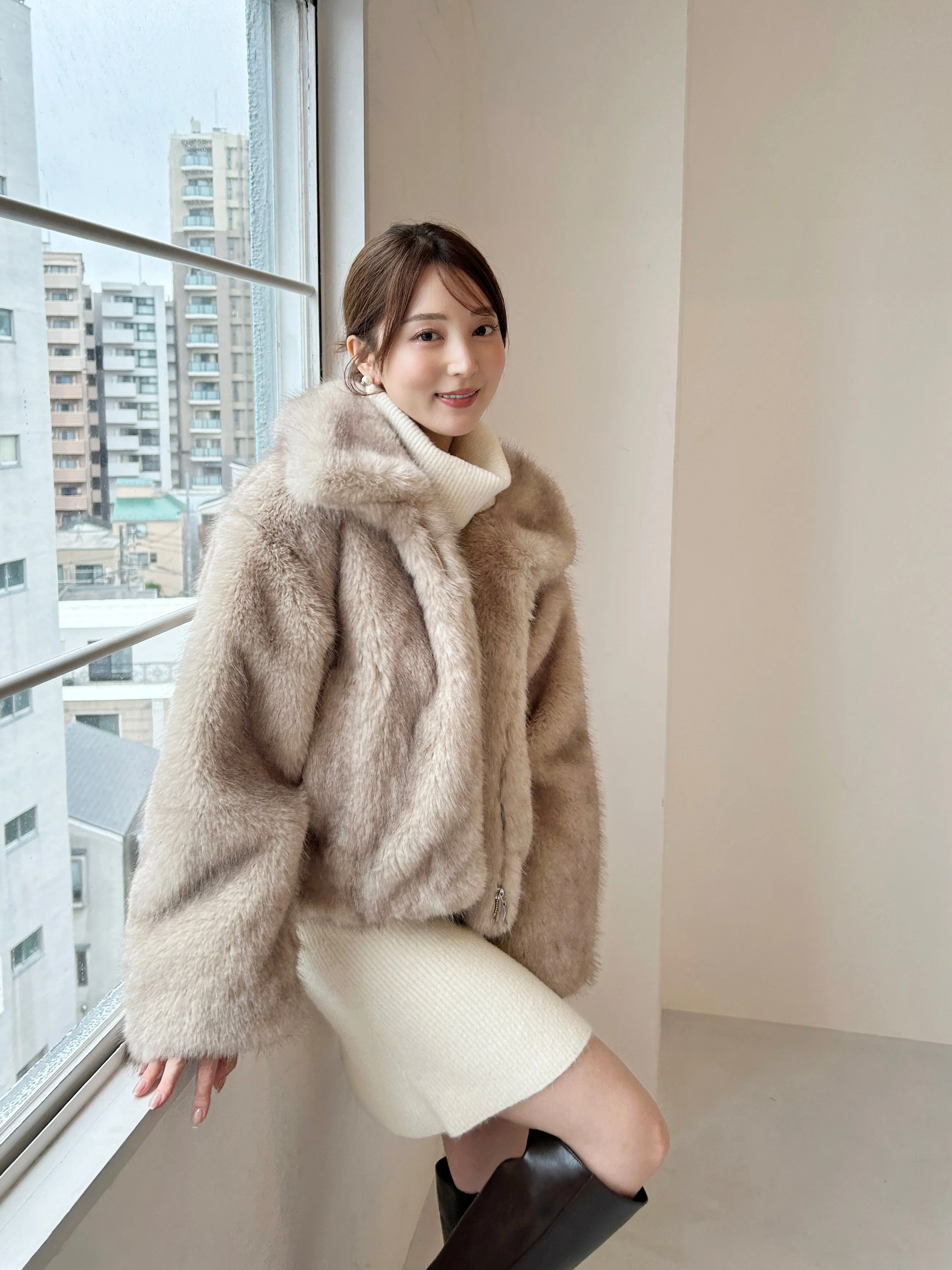 Faux Fur Short Coat - Image 9