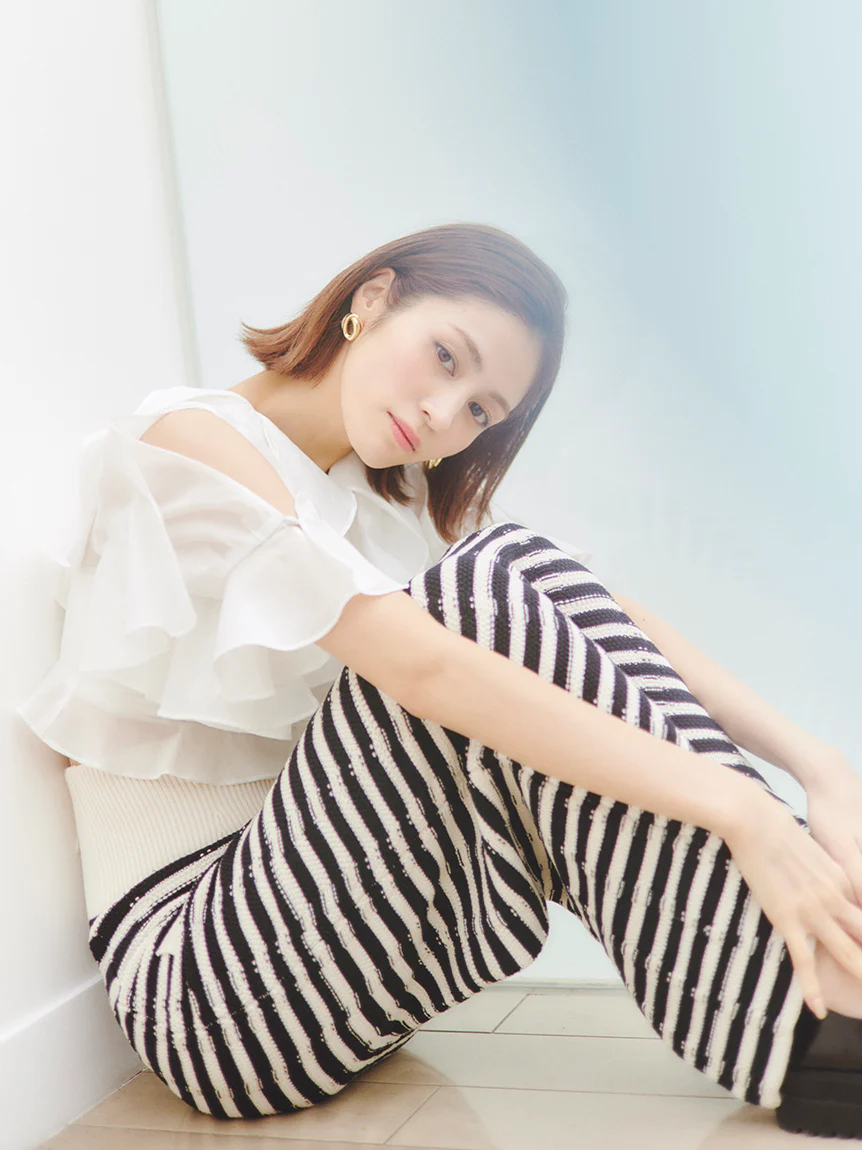 Tiered Ruffles Crop Blouse - Image 10