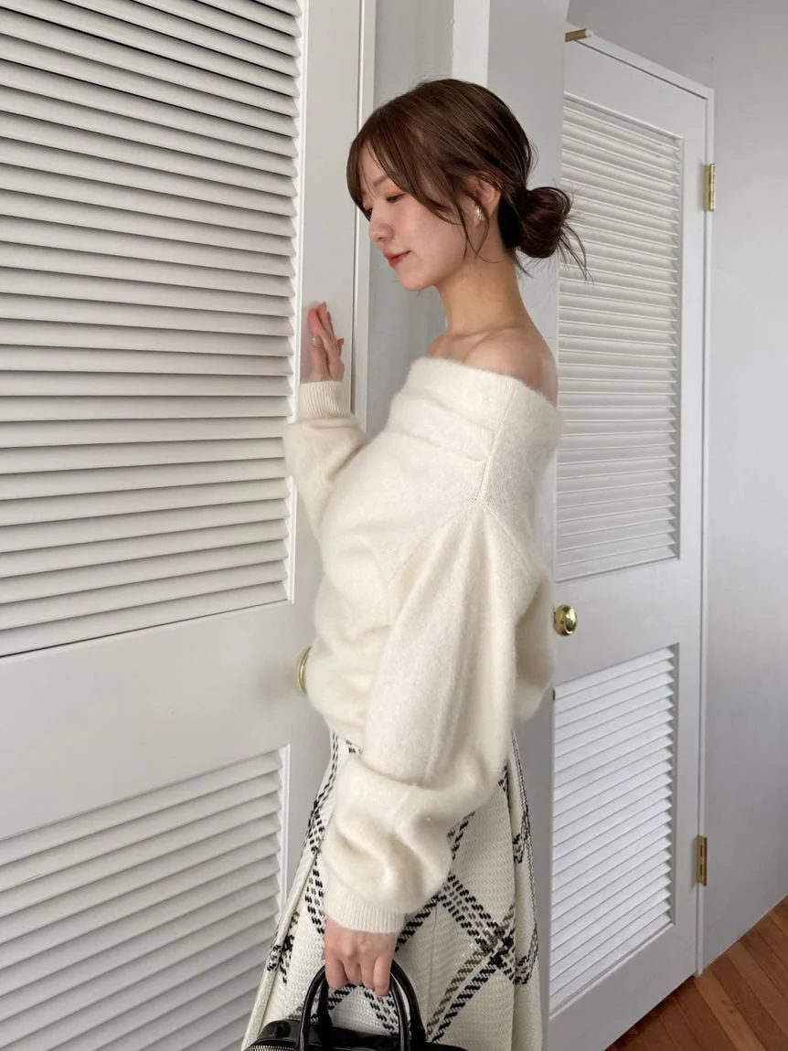 [HIGH QUALITY COLLECTION] Fox Cashmere Off-Shoulder Pullover - Image 12