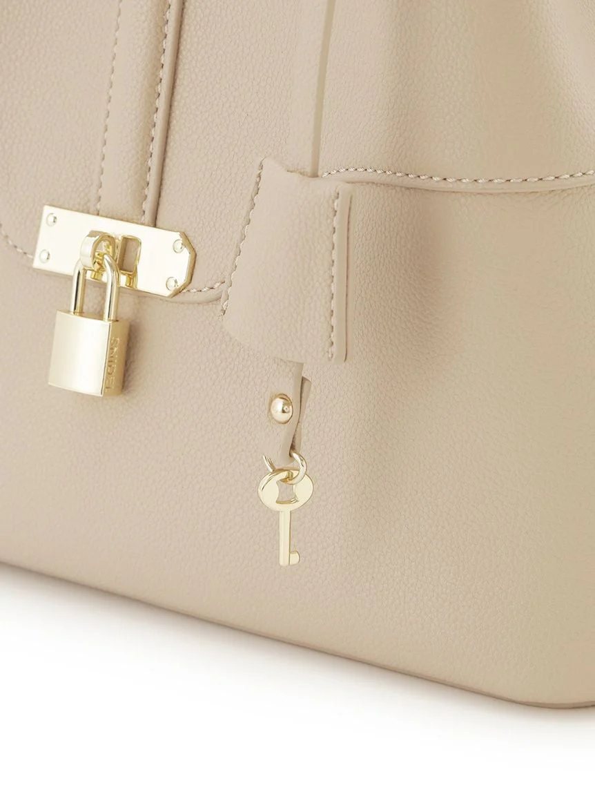 Chic Convertible Crossbody Bag - Image 6