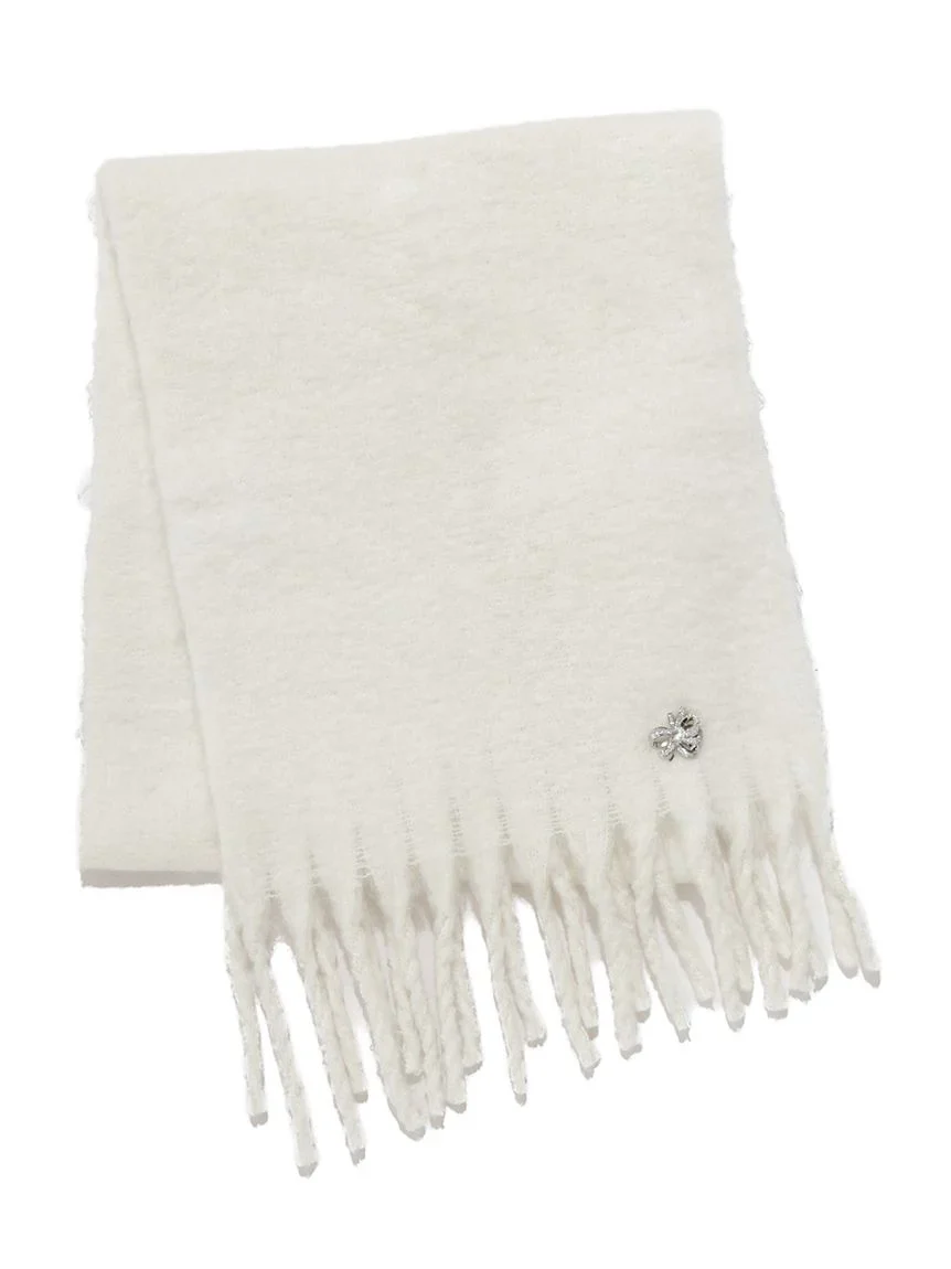 Scarf with brooch - Image 10