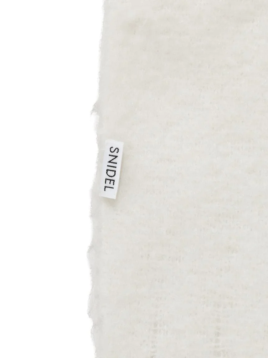 Scarf with brooch - Image 13