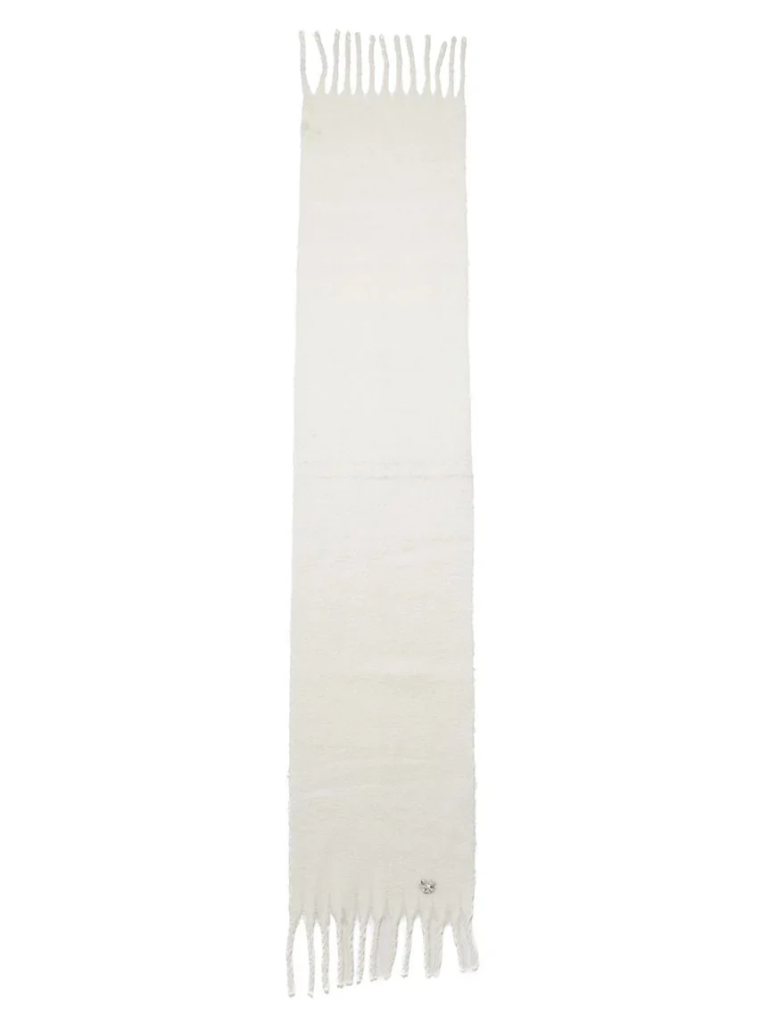 Scarf with brooch - Image 15