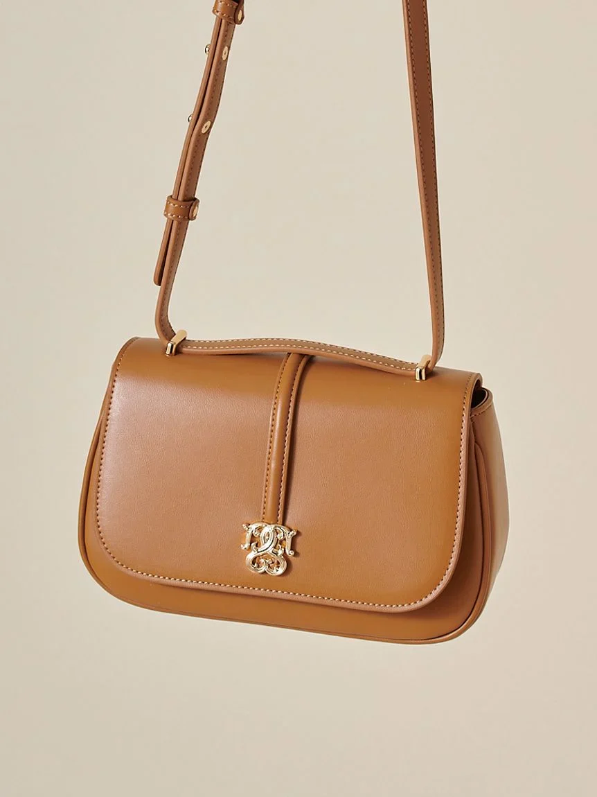 Minimalist Round Flap Bag - Image 13